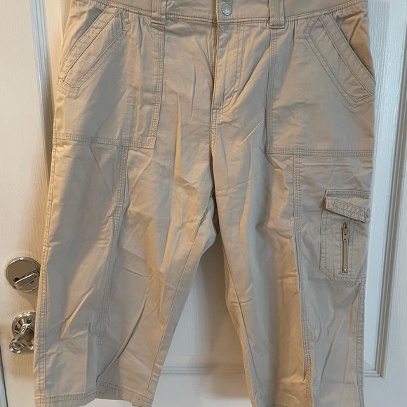 Lee Women's Tan Cargo Shorts - Picture 1 of 6